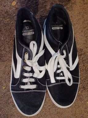 No Boundaries Black and White Low-Top Memory Foam Sneakers